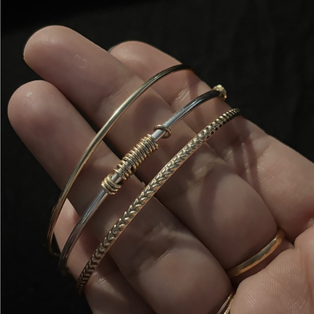 YEARLY CO 14K PATTERNED ENGRAVED BANGLE 7” - Picture 3 of 4